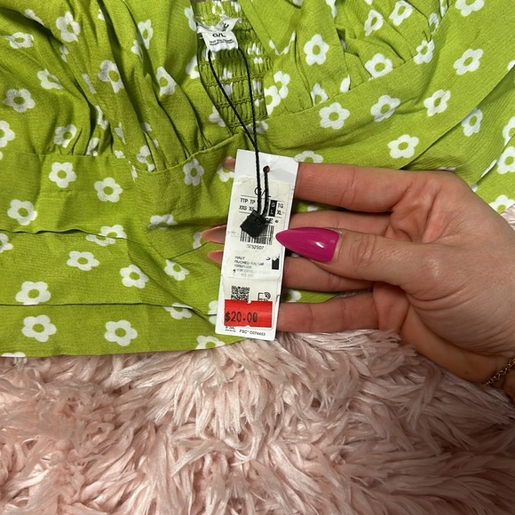 NWT top - Picture 3 of 4